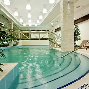 מלון Earth & People & - Free Parking & Swimming Pool